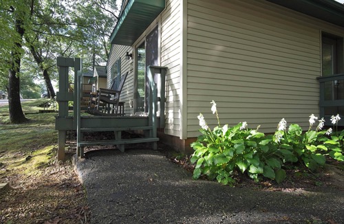 Wisconsin Dells Cottage | Wisconsin Dells | Pool & Waterpark Access | 2BR Cottage