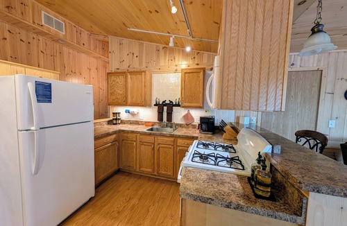 Sayner Cabin | Wolf Point Cabin | Lake Access, AC, Fire Pit, Fireplace, Deck
