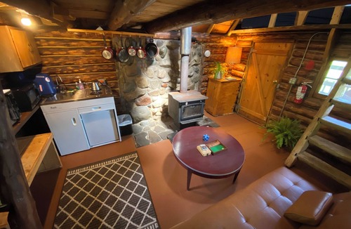 Isabella House | Wolverine Cabin - Wonderful Rustic Retreat