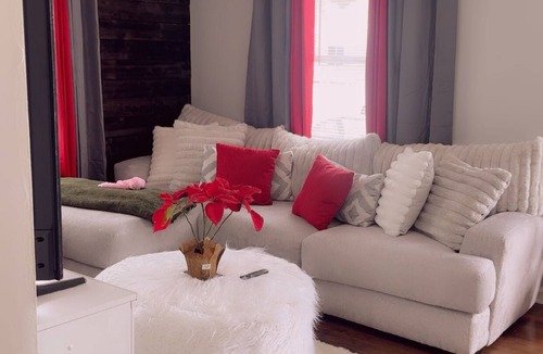 Eastpointe House | Wonderful 3-bedroom house with AC in welcoming Eastpointe