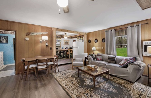 Points Ski Chalet | Wood Stove, Fire Pit, Kayaks - 2 Min Walk to River