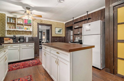Manistee House | Wooded Retreat across from Lake MI