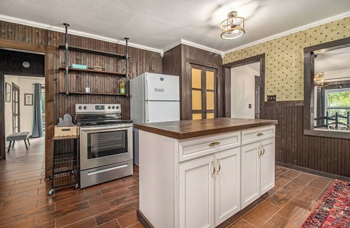 Manistee House | Wooded Retreat across from Lake MI