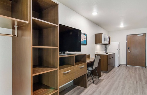 Sterling Heights Hotel | Woodspring Suites Detroit Sterling Heights