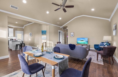 Abilene House | Work Crew Paradise - 3bedroom/3bathroom - Short Drive to Stargate