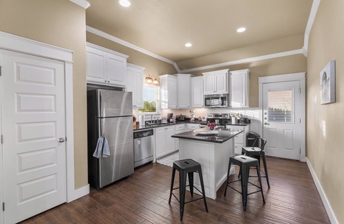Abilene House | Work Crew Paradise - 3bedroom/3bathroom - Short Drive to Stargate