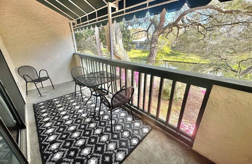 Niceville Condo | Work & Family Travel Friendly-Pool, Marina, Golf with Fee