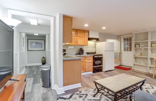 West Salem House | Work & Play! Apt 3 Mi to Dtwn & Salem Hospital