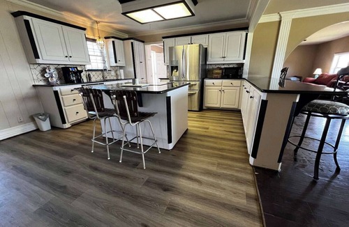 Valley View House | Worker Friendly Stay 8 beds Truck Trailer Parking