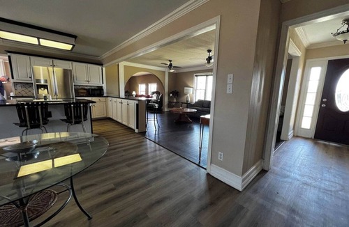 Valley View House | Worker Friendly Stay 8 beds Truck Trailer Parking