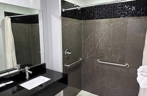 Marshall Hotel | Xpress Inn & Extended Stays
