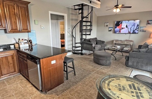 Grand Isle House | Y-Knot Walk to Beach Pet Friendly Gated Deck