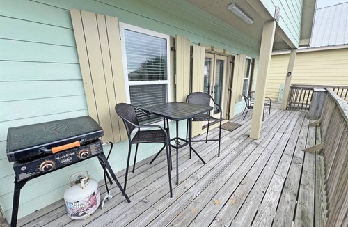 Grand Isle House | Y-Knot Walk to Beach Pet Friendly Gated Deck