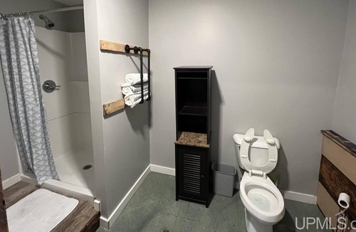South Range House | "Yellow Door" Newly Remodeled. Trailer parking available. Trail #3.