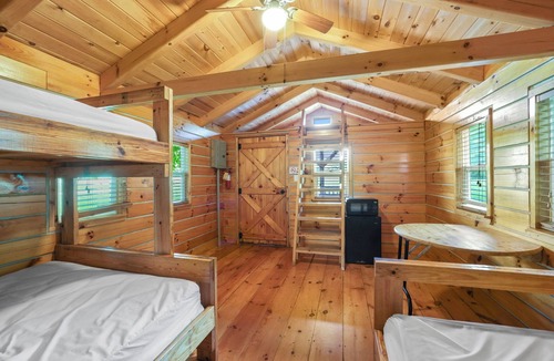 Carbon Hill Cabin | Yeti Rustic Cabin at Hocking Hills + Largest Bounce House