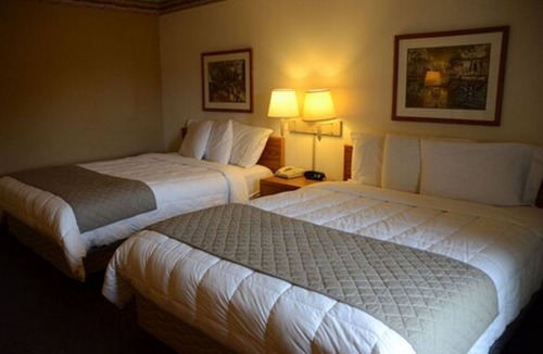 Thorp House | You’ll Have Everything You Need For A Comfortable Stay! Free Parking & Breakfast