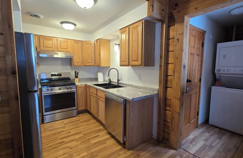 Warrens Cabin | Your cozy basecamp for trails, lakes, and waterpark fun!