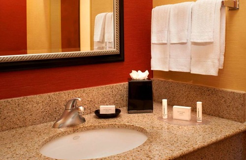 Auburn Hills Hotel | Your Home Away From Home! Two Lovely Units, With Swimming Pool, Parking!