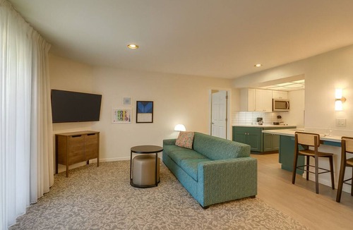 San Jose Hotel | Your Home Away From Home! 2 Relaxing Units, Free Breakfast, Pet-friendly!