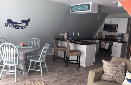 Oscoda House | Your home away from home w/comfy furnishings, beachy vibes & coastal decor