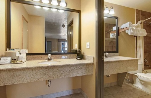 Bryce Canyon Hotel | Your Perfect Bryce Canyon Retreat! Indoor Pool, Free Breakfast, Free Parking!