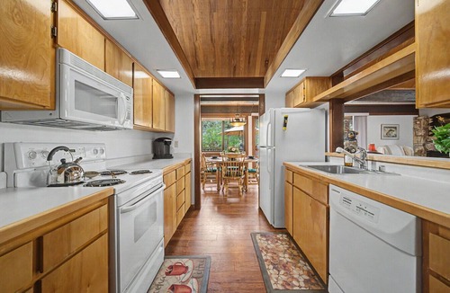 Graeagle Condo | Your Private Knoll Retreat | fenced yard, relaxing setting