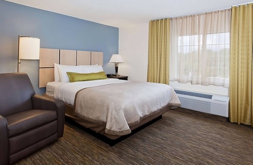 Southfield Hotel | Your Relaxing Getaway Awaits! Family-friendly Room w/Kitchen, Free Parking