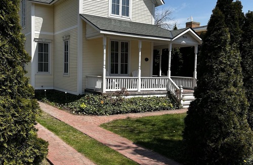 Holland House | Your short-term home in Holland, Michigan!