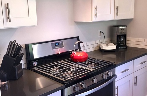 Beaumont - Wilshire Cottage | Zen Cottage in Close In NE Alberta Arts Area, Sleeps 2 Private and Sanitized!