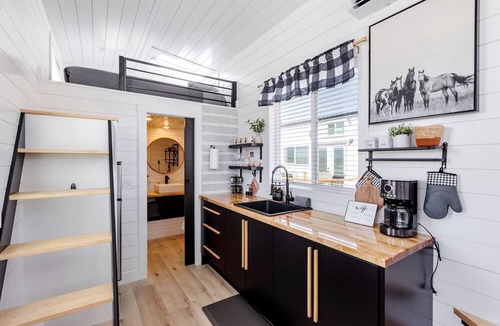 Apple Valley Cabin | Zion's Gateway: Fully Equipped Tiny Home for Your Utah Exploration!