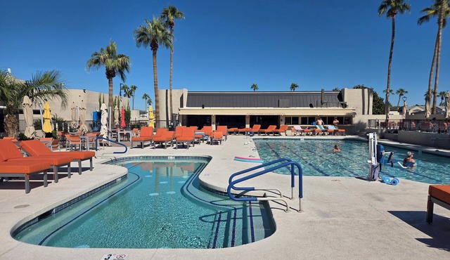 1-BR in Upscale 55+resort - 2 pools, fitness, pickleball, rec ctr. 3 wk min