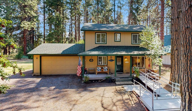 1 Mi to Boat Launch! Lake-view Chiloquin Retreat