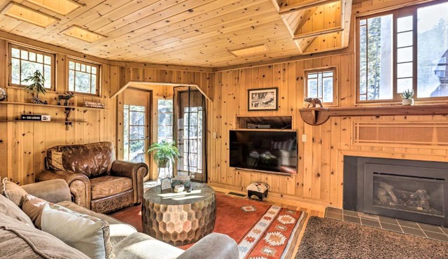 < 1 Mi to Heavenly Lifts: Tahoe Area Townhome!