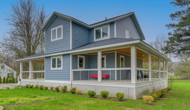 < 1 Mi to Oakland University: Cozy Retreat w/ Yard