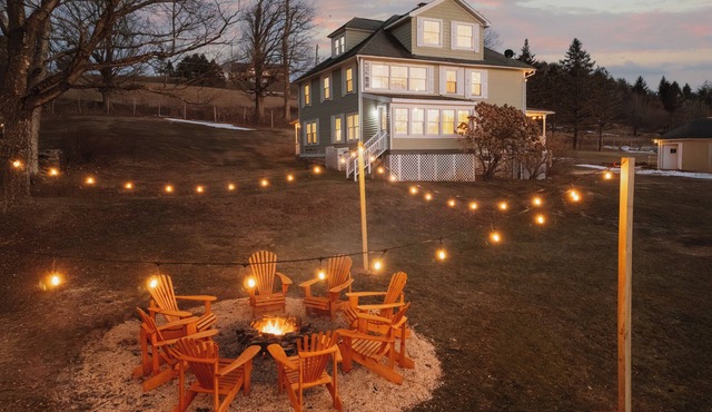 100 Yr Old Farmhouse/102 Private Acres/Game Barn/Gym/2 Hr Drive from NYC