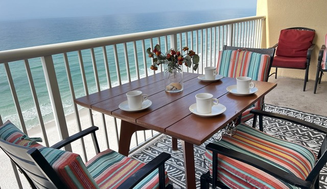 135+ 5Star Reviews 25% off - Ocean Front Home with a huge balcony