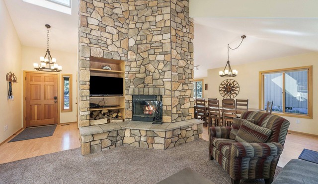 15 Lassen - Charming, Hot Tub, SHARC, A/C