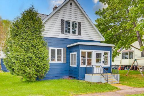 17 Mi to Porkies: Getaway Steps to Beach & Main St
