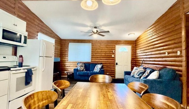 1818 Trailside Cedar - Cabin 2