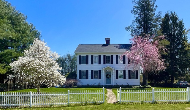 1860's Colonial House Near Downtown and Beaches!