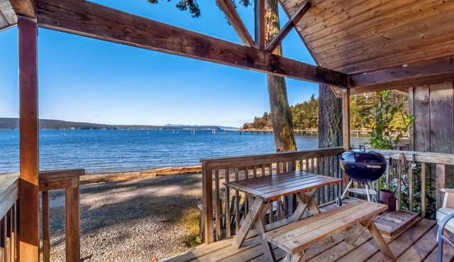 1BR Beachfront Cabin directly on world class west-facing beach!