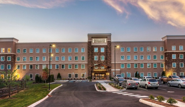 1BR Suite w/Kitchen | Hot Breakfast, Pool & Gym