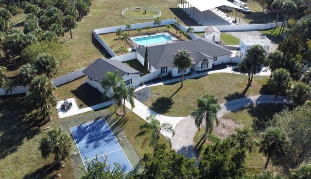 2.5-Acre Compound: 8BR/6BA w/Pool & Pickleball in Naples