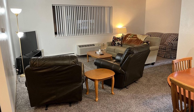 2 bed 2 bath Spacious Apartment Downtown CR
