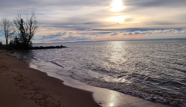 2-bedroom cabin & lake access on Madeline Island's North End- Ripple @ SoulShine
