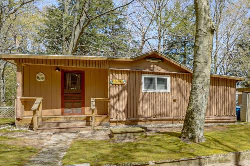 2 Cabins on Hamlin Lake Available w/Boat Slip