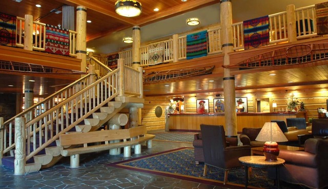 2 Charming Lodge-Style Rooms w/Heated Pool & Courteous Staff
