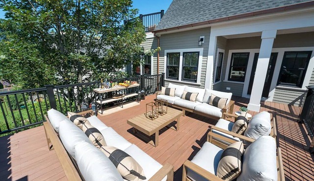 2 Decks for Entertaining, Walk To Town and Harbor