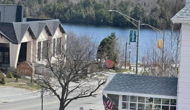 2-Minute Walk to Main Street & Mirror Lake, 2BR Apt overlooking Mirror Lake