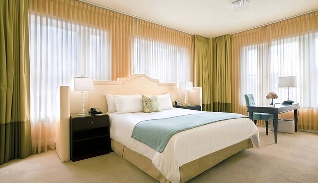 2 Modern Suites | Downtown | Pet-friendly | Onsite Parking | Near Attractions